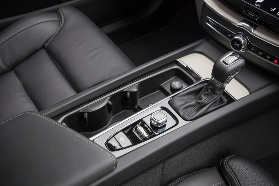 Детали интерьера Volvo XC60 D4 Inscription 2017 года  (UK) (фото 170 из 172)